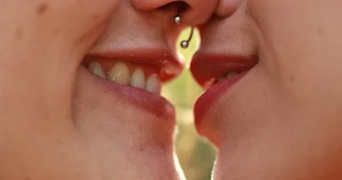 Girl tongue kiss Video Of