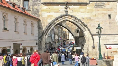 Lesser Town Bridge Tower,  Charles Bridge in Prague Video stock 47015055
