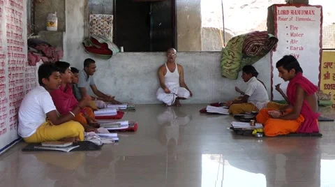 Lesson at Hanuman Temple 库存影片 43857946