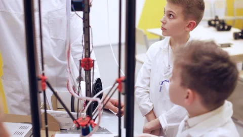 Lesson in school with 3D printing. Modern education theme Stock Footage 88170406