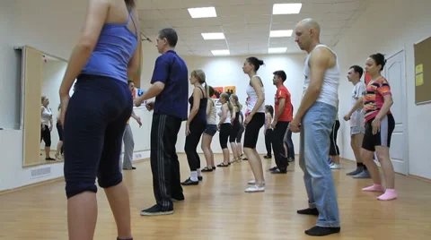 Lesson in the studio Latin American dancing. 動画素材 7730787