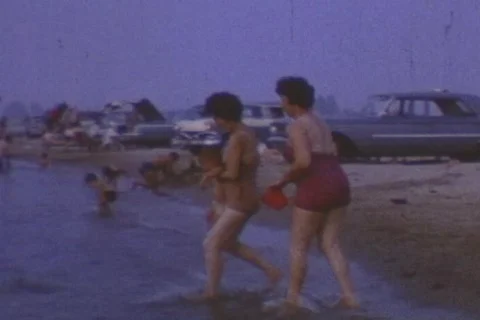 LET'S GO SWIMMING Stock-Footage 112302