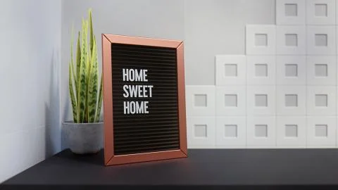 Letter Board with text message: Home Sweet Home. Inside a Modern House Ilustración de archivo