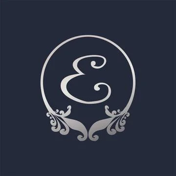 Letter E Decorative Crown Ring Alphabet Logo isolated on Navy Blue Backgrou.. Illustrazione stock