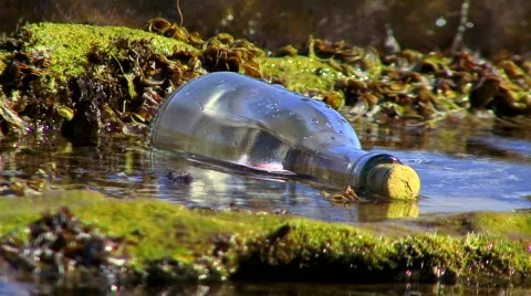 Letter in a Old Bottle Stockbeeldmateriaal 584984