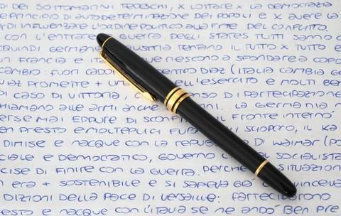 Letter with pen Stockfoto's