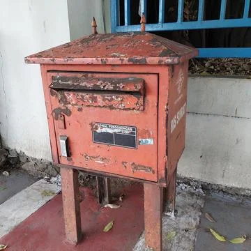 Letter post box provided on the side of the road Foto stock