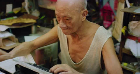 A letter writer artisan working, a master in producing tax forms, accounting, le Vídeo Stock 201094619