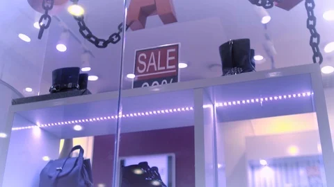 The letters are moving in the shop window. The Shoe sale Stock Footage 85909105