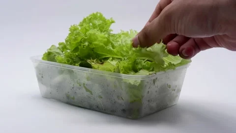 Lettuce in a transparent jar Vídeo Stock 221135413