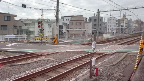 Level crossing of Komagome crossed by a train of Yamanote line. Video stock 165980950