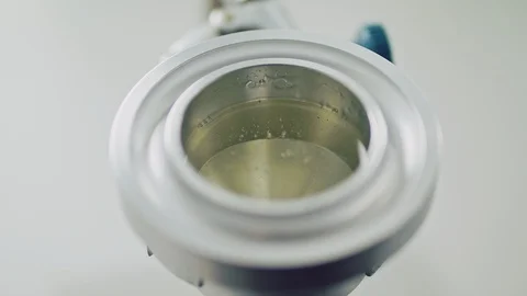 Level of fluid slowly decreasing Video stock 128345388