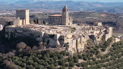 Level medium aerial shot of rampards of Fortaleza de La Mota, Spain Stock Footage 311813885