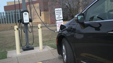 Level two electric car charging station Video stock 250360676