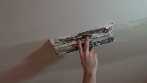 Leveling the ceiling with putty 4K Vídeo Stock 147894247