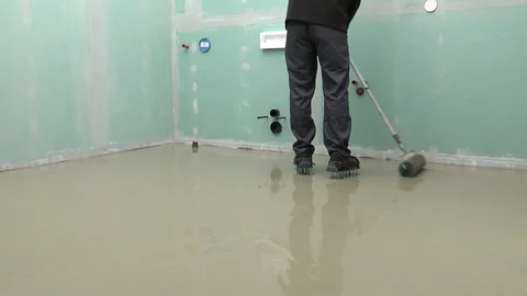 Leveling the floor with leveling screed Stock Footage 111950946