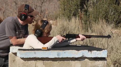 Lever action shooter 動画素材 32258622