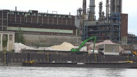 Leverkusen freight harbour, unloading Vidéo 106169642