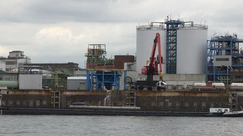 Leverkusen freight harbour, unloading Vídeo Stock 106171960