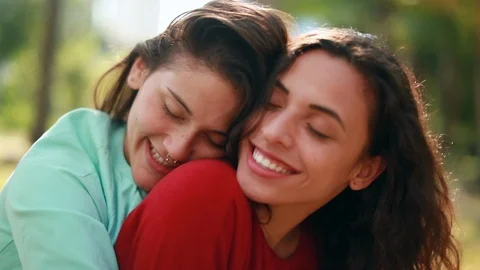 Пойыздағы жалаңаш қыздар