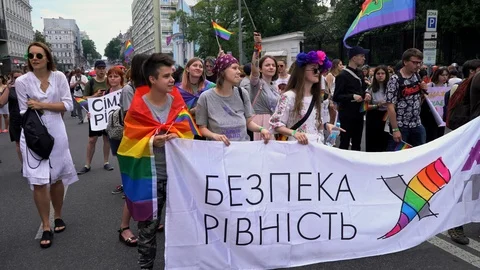 LGBT. Parade of pride. Procession for equal rights. Coming out. Video stock 112271200