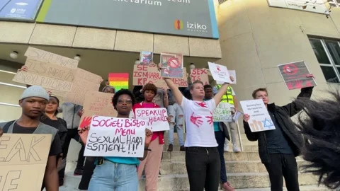 LGBTQI+ protest outside top Cape Town restaurant Stock Footage 201545404