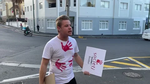 LGBTQI+ protest outside top Cape Town restaurant Stock Footage 201546013