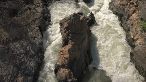 Li Phi river channel tilt up Vídeos de archivo 334998072