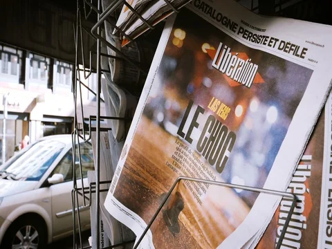 Liberation French Press about 2017 Las Vegas Strip shooting newspaper Stock Footage
