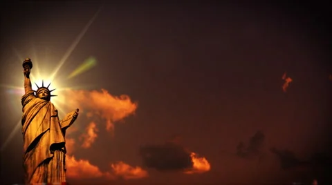 Liberty statue at sunset, time lapse clouds 스톡 동영상 1019007