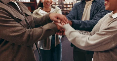 Library, stack hands and team of students with success, support and clap for 库存影片 335939314