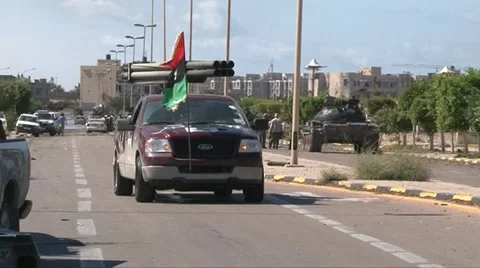 Libyan rebels in Sirte, Libya Vídeo Stock 51671500