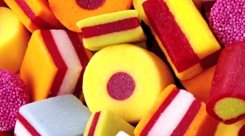  LICORICE ALLSORTS IN CLOSE UP MACRO TRACKING SHOT OVERHEAD Vidéo 62232561