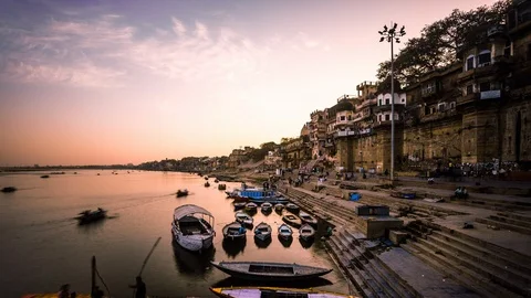 Life around Ganges river and Varanasi ghats time lapse Stockbeeldmateriaal 119136403