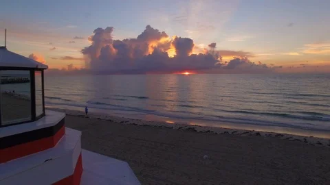 Life guard post in the sand of Miami beach at Sunrise, view of Beach and ocean Video stock 100856328