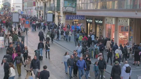 Life in Motion. Strolling through Via Toledo in Naples. Stock Footage 270178241