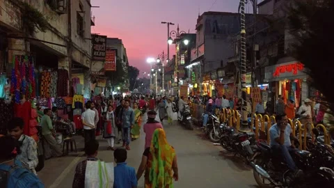 Life on the streets of Varanasi. Stock Footage 139890132