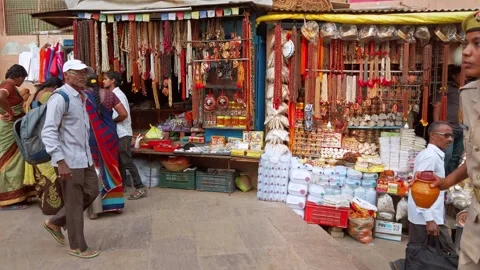 Life on the streets of Varanasi. Stock Footage 141457193