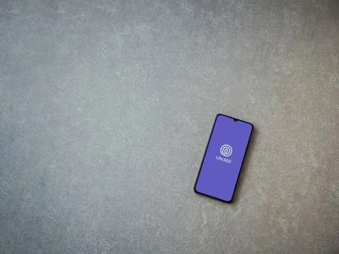 Life360 app launch screen with logo on the display of a black mobile smartpho Stock Photos