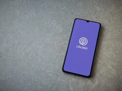 Life360 app launch screen with logo on the display of a black mobile smartpho Stock Photos