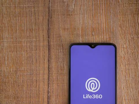 Life360 app launch screen with logo on the display of a black mobile smartpho Stock Photos