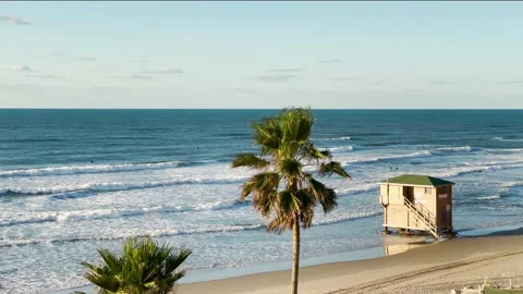 Lifeguard cabin on an empty beach on a windy sunny day, sea with waves Stock-Footage 147023911