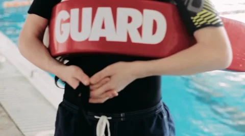 Lifeguard gives instructions. 動画素材 48226912