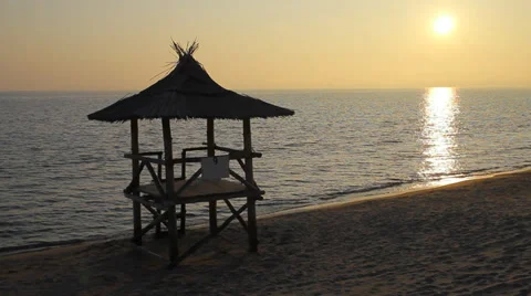 Lifeguard station at sunset 動画素材 38286087