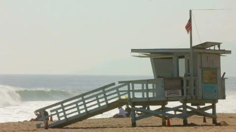 LIFEGUARD TOWER AND BIG WAVES Video stock 5672635