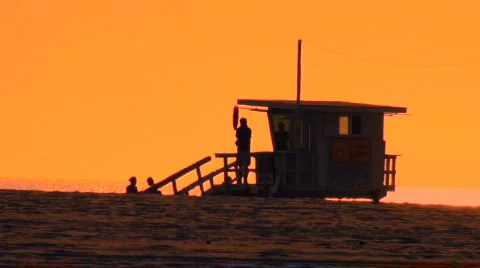 Lifeguard tower at sunset - HD Stockbeeldmateriaal 515488