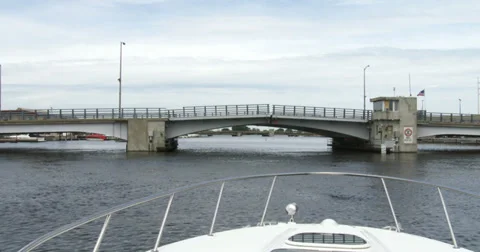 Lift bridge opening slowly 스톡 동영상 39645026