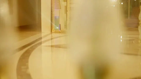 Lift up elevator rises to the top Vídeos de archivo 32578147