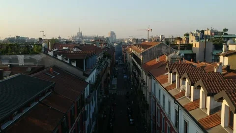 Lift on Milan 動画素材 166570407