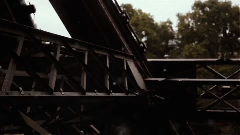 Lift or Elevator Moving Downwards inside the Eiffel Tower in Paris, France. 스톡 동영상 106272548
